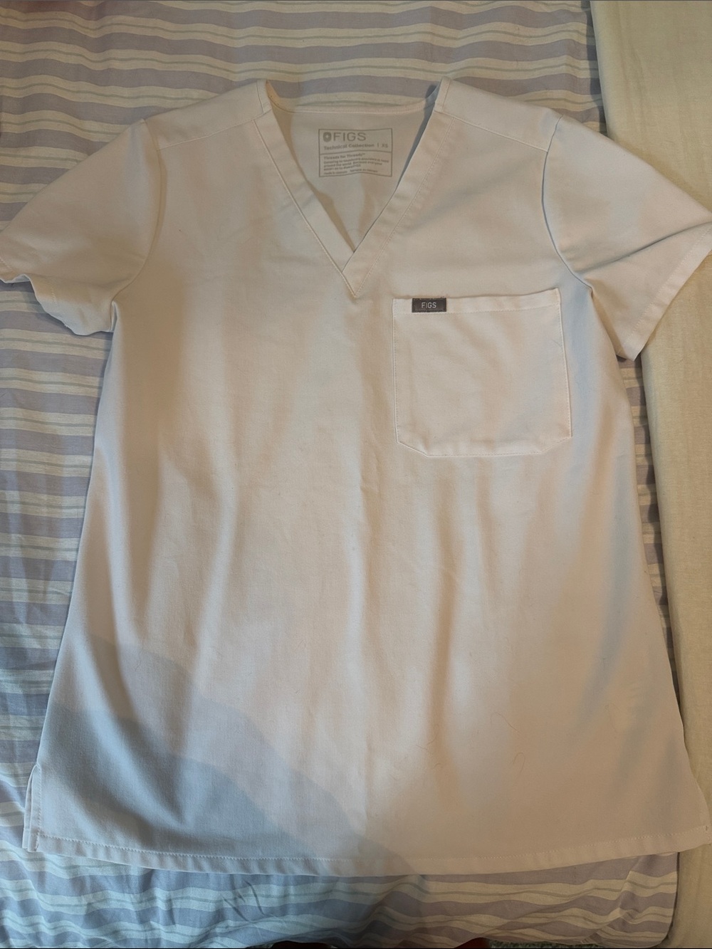 FIGS women’s xs optic white scrub top